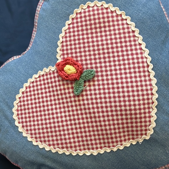 2 heart shaped throw pillows - Picture 4 of 5